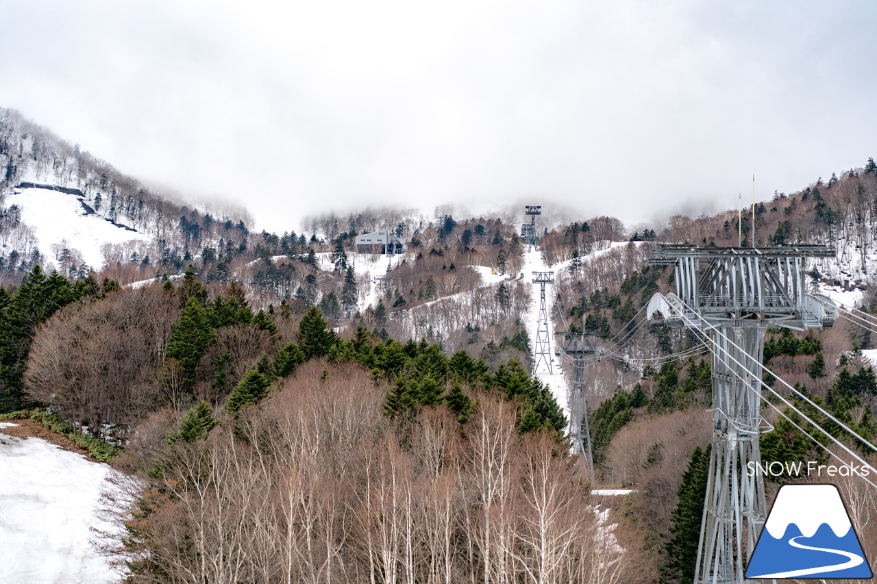 富良野スキー場｜いよいよインターナショナルなイベントに？！春シーズン恒例『第13回 Pond Skimming 池渡り』開催～♪